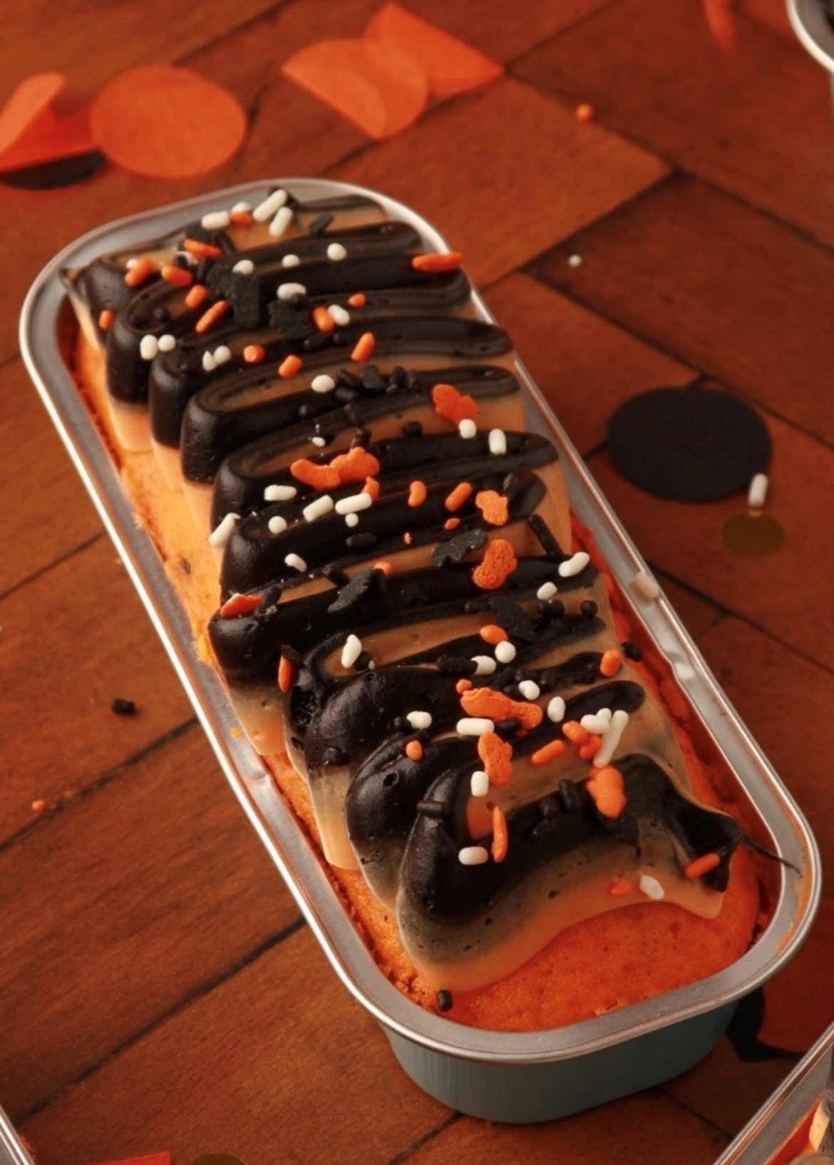 Halloween Swirl Mini Cakes Recipe